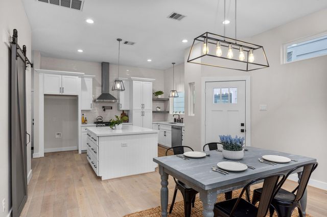 209 E 43rd Street, Houston, TX 77018