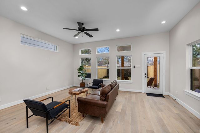 209 E 43rd Street, Houston, TX 77018
