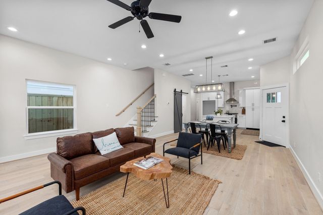 209 E 43rd Street, Houston, TX 77018