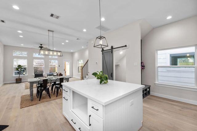 209 E 43rd Street, Houston, TX 77018