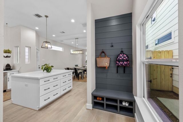209 E 43rd Street, Houston, TX 77018