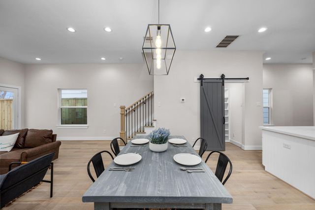 209 E 43rd Street, Houston, TX 77018