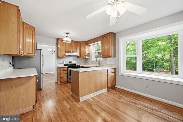8608 PARLIAMENT DR, Springfield, VA 22151