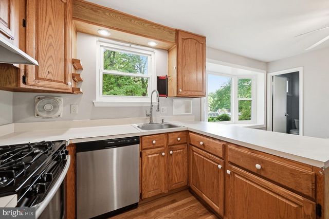 8608 PARLIAMENT DR, Springfield, VA 22151