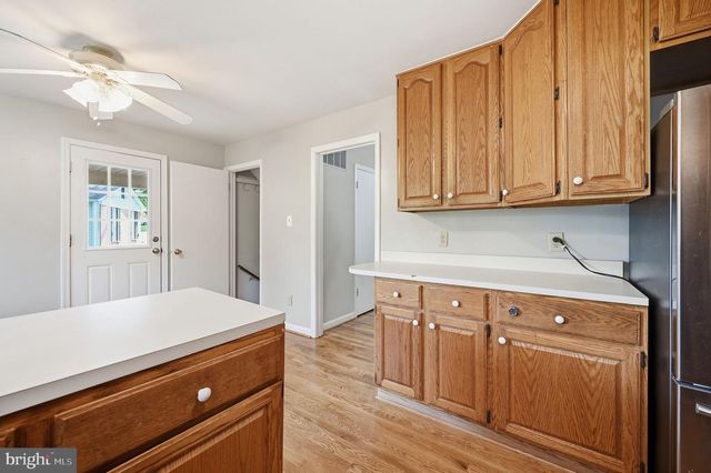 8608 PARLIAMENT DR, Springfield, VA 22151