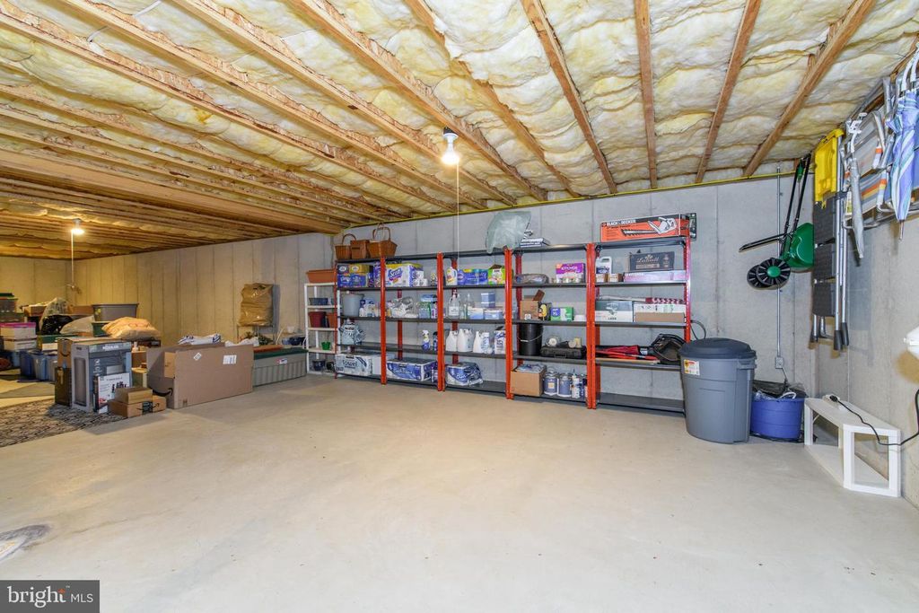 5318 CHARIOT DR, Schnecksville, PA 18078