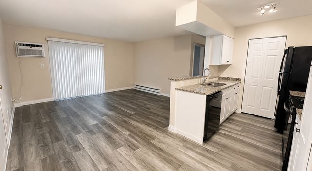 633 VIRGINIA Road 116, Crystal Lake, IL 60014