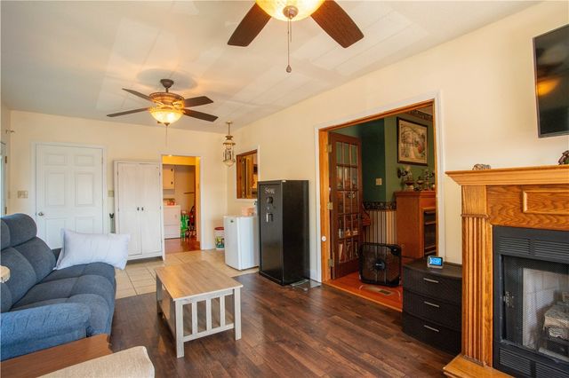 166 Pennsylvania Ave, Rochester, PA 15074