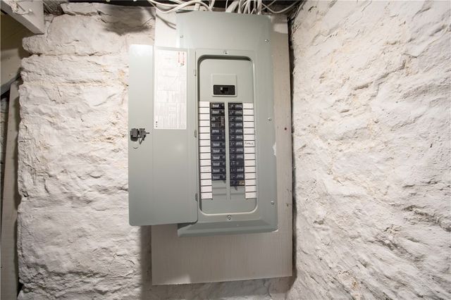 166 Pennsylvania Ave, Rochester, PA 15074