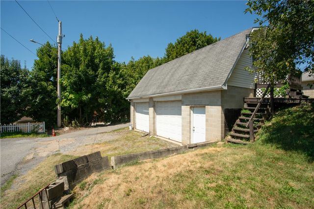 166 Pennsylvania Ave, Rochester, PA 15074