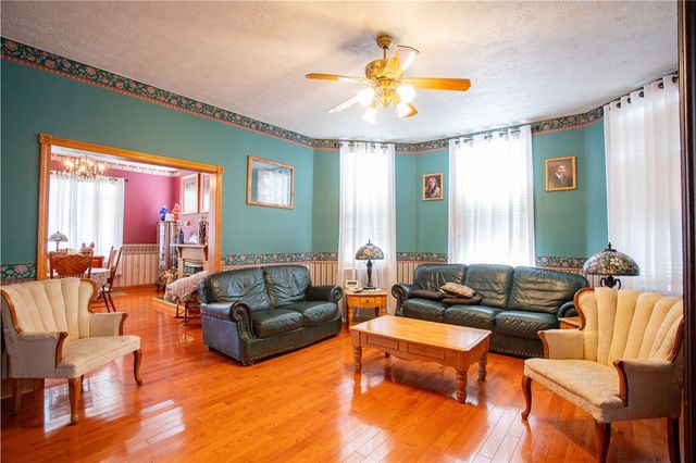 166 Pennsylvania Ave, Rochester, PA 15074