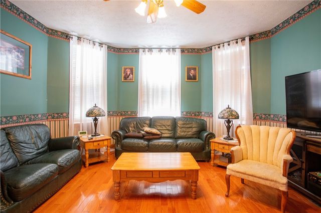 166 Pennsylvania Ave, Rochester, PA 15074