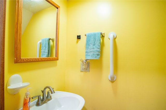 166 Pennsylvania Ave, Rochester, PA 15074