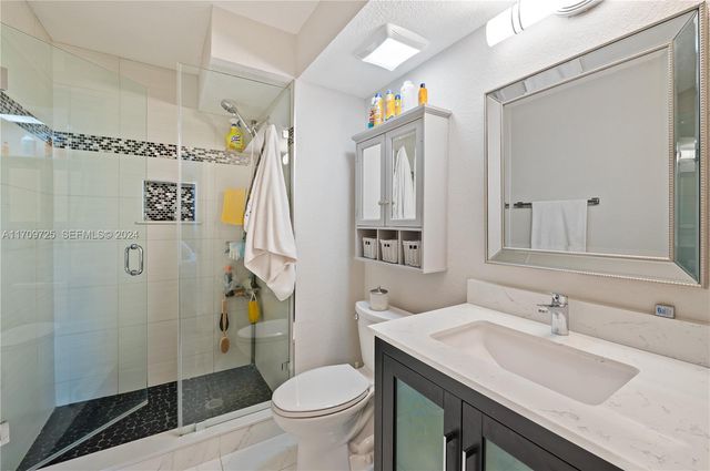 711 S Hollybrook Drive 109, Pembroke Pines, FL 33025