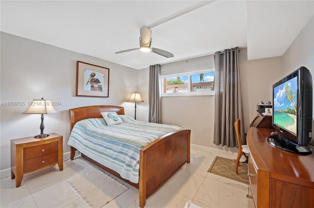 711 S Hollybrook Drive 109, Pembroke Pines, FL 33025