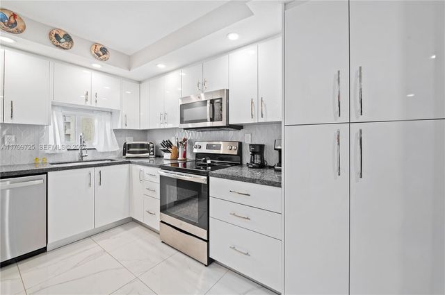 711 S Hollybrook Drive 109, Pembroke Pines, FL 33025