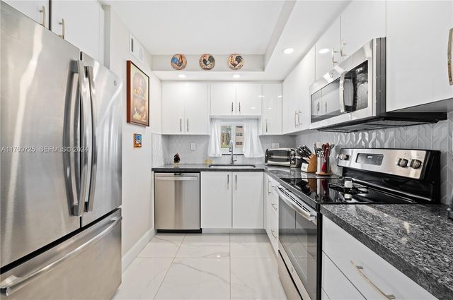 711 S Hollybrook Drive 109, Pembroke Pines, FL 33025