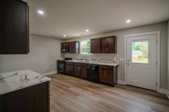 2410 Marquand Dr, Greenbrier, TN 37073