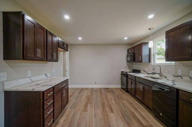 2410 Marquand Dr, Greenbrier, TN 37073