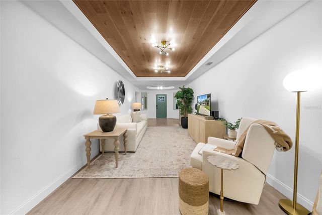 809 E HANNA AVENUE, Tampa, FL 33604