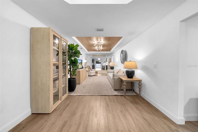 809 E HANNA AVENUE, Tampa, FL 33604