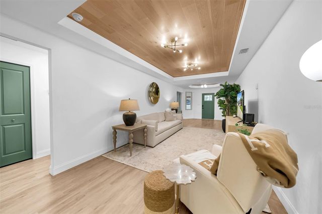 809 E HANNA AVENUE, Tampa, FL 33604