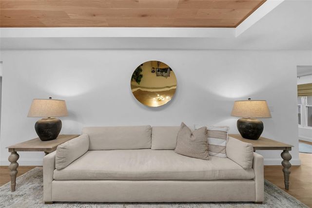 809 E HANNA AVENUE, Tampa, FL 33604