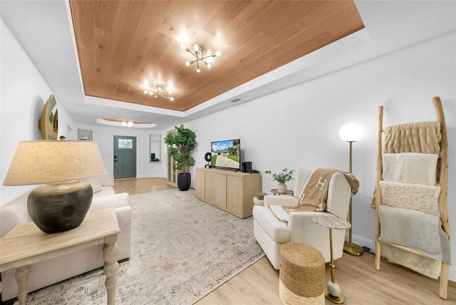 809 E HANNA AVENUE, Tampa, FL 33604