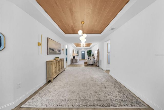 809 E HANNA AVENUE, Tampa, FL 33604