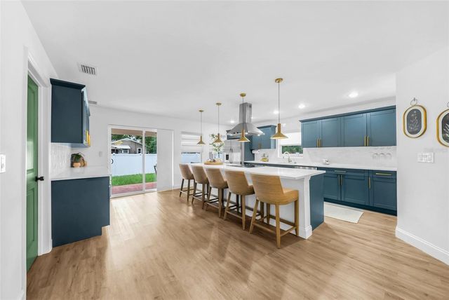 809 E HANNA AVENUE, Tampa, FL 33604