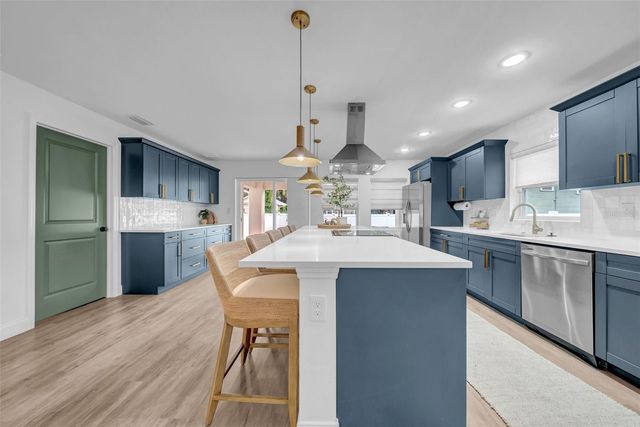 809 E HANNA AVENUE, Tampa, FL 33604