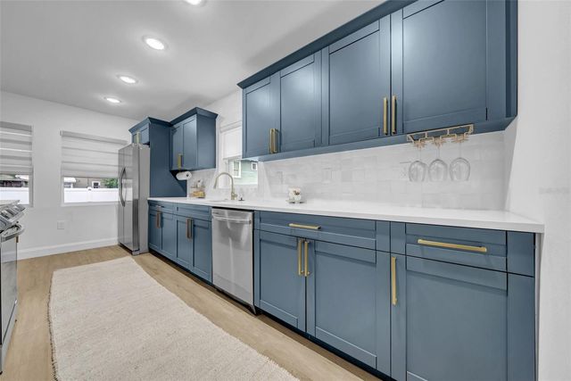 809 E HANNA AVENUE, Tampa, FL 33604