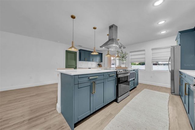 809 E HANNA AVENUE, Tampa, FL 33604