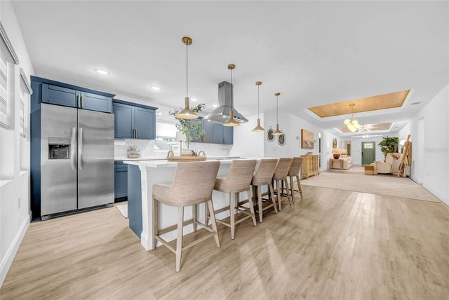 809 E HANNA AVENUE, Tampa, FL 33604