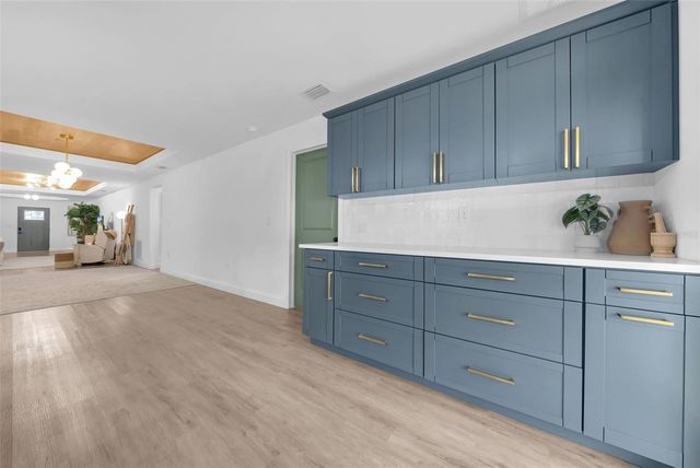 809 E HANNA AVENUE, Tampa, FL 33604