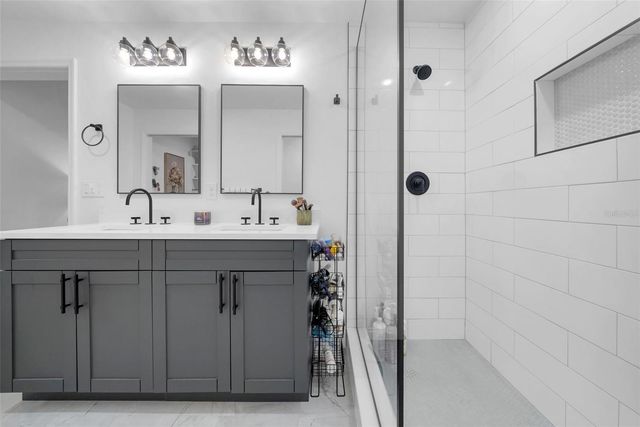 809 E HANNA AVENUE, Tampa, FL 33604