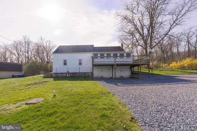 11 WITWER LN, Fleetwood, PA 19522