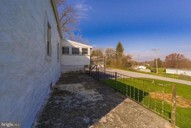 11 WITWER LN, Fleetwood, PA 19522