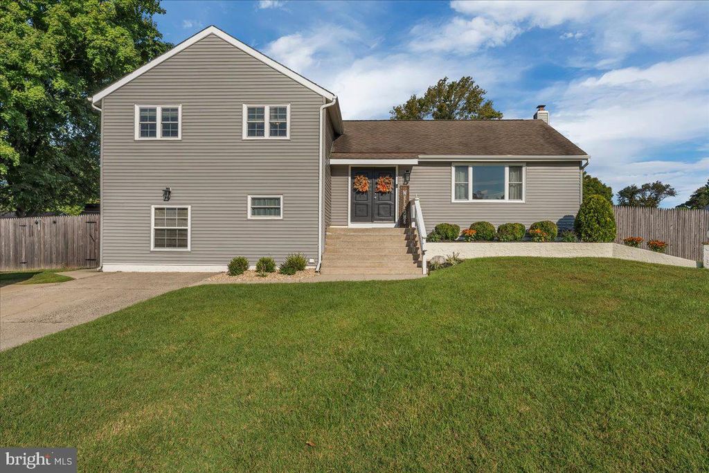 7 SURREY CT, BERLIN, NJ 08009 — exterior