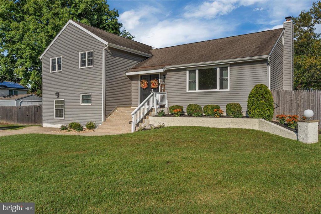 7 SURREY CT, BERLIN, NJ 08009 — photo 2
