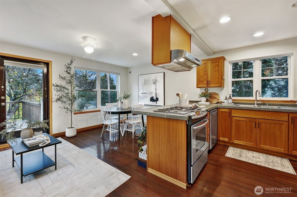 9005 Fremont Avenue N #A, Seattle, WA 98103