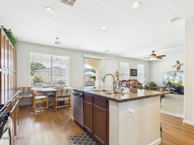 2837 E PALMDALE Lane, Gilbert, AZ 85298