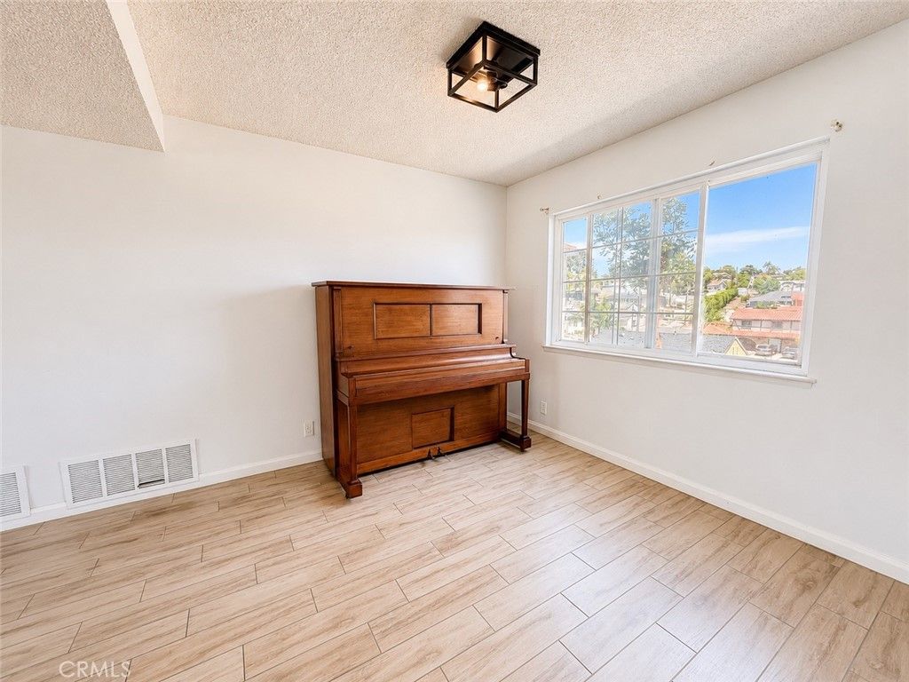 Image 7 of property listing at 548 Vista Rambla, Walnut, CA 91789