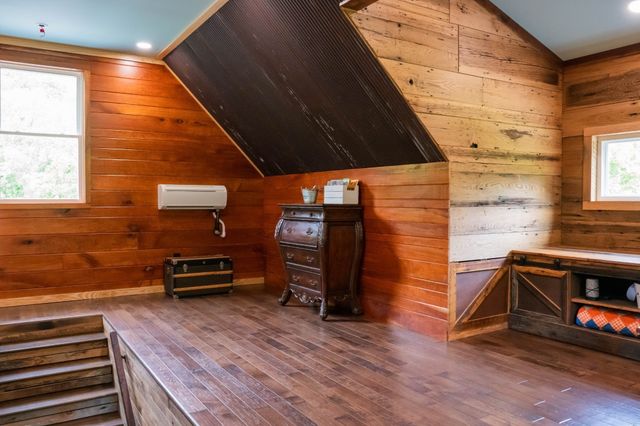 250 Woodard Hollow Ln, Gainesboro, TN 38562