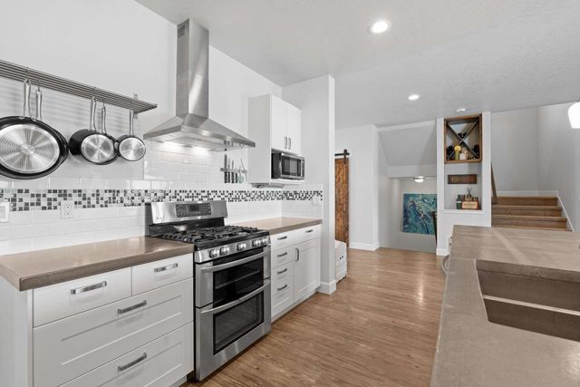 19631 E BUCKEYE Ave, Otis Orchards, WA 99027