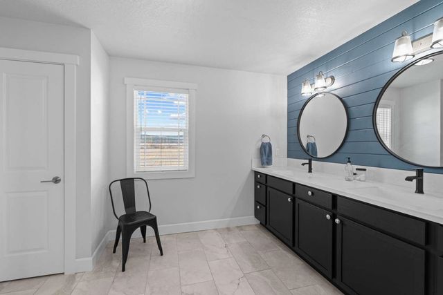 19631 E BUCKEYE Ave, Otis Orchards, WA 99027