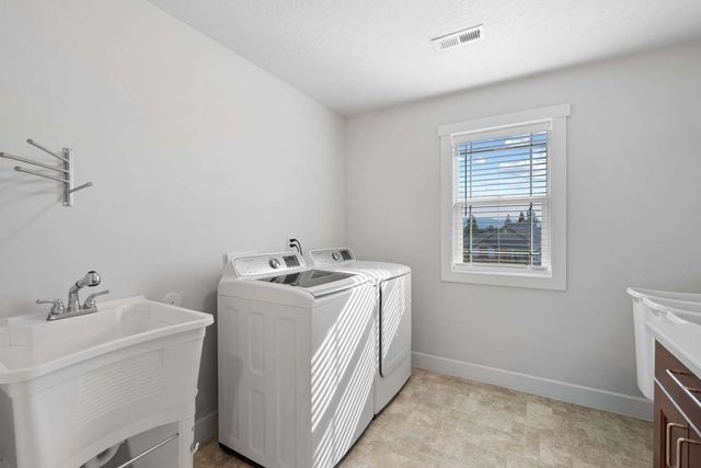 19631 E BUCKEYE Ave, Otis Orchards, WA 99027