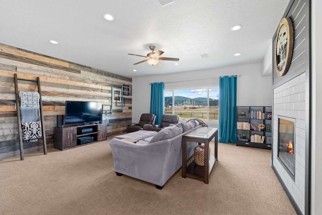 19631 E BUCKEYE Ave, Otis Orchards, WA 99027