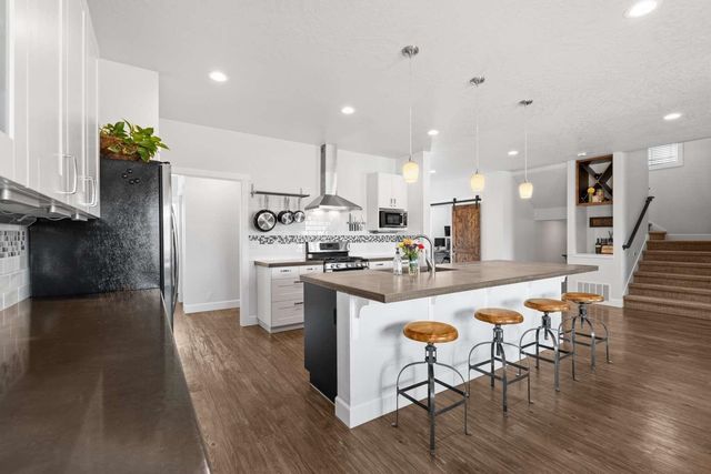 19631 E BUCKEYE Ave, Otis Orchards, WA 99027