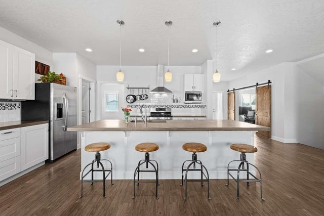 19631 E BUCKEYE Ave, Otis Orchards, WA 99027